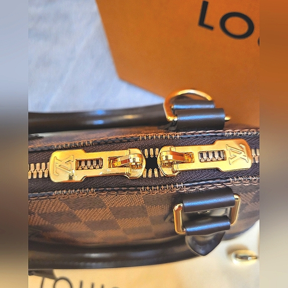 Authentic Louis Vuitton Alma BB in Damier Ebene - Picture 3 of 17